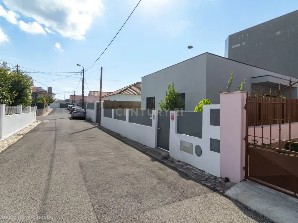 Moradia T3 Térrea Isolada com Zona Gourmet, Garagem e Carregamento Elétrico – Alcabideche - Image 1