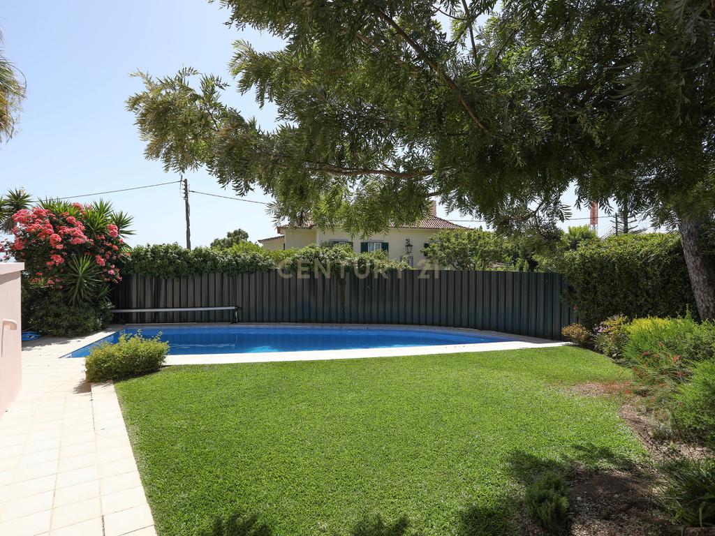 Deslumbrante Moradia T4+1 com Vista Mar e Piscina, Monte Estoril - Image 24