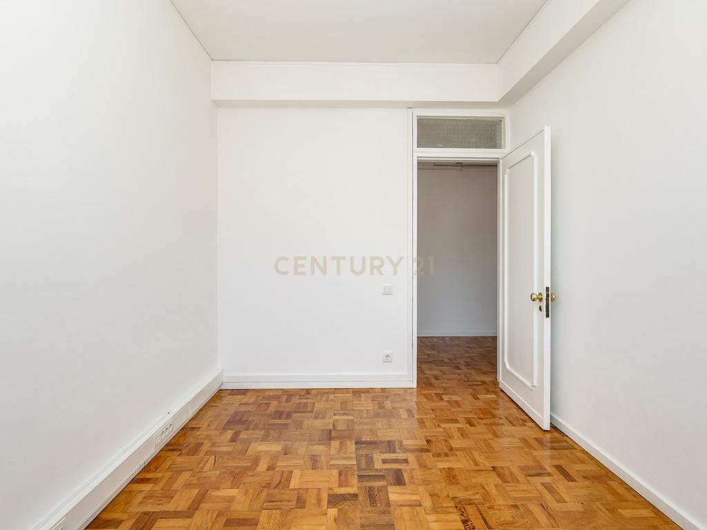 Escritório em zona de prestígio com 210 m² a 30 metros da Avenida da Liberdade! - Image 4