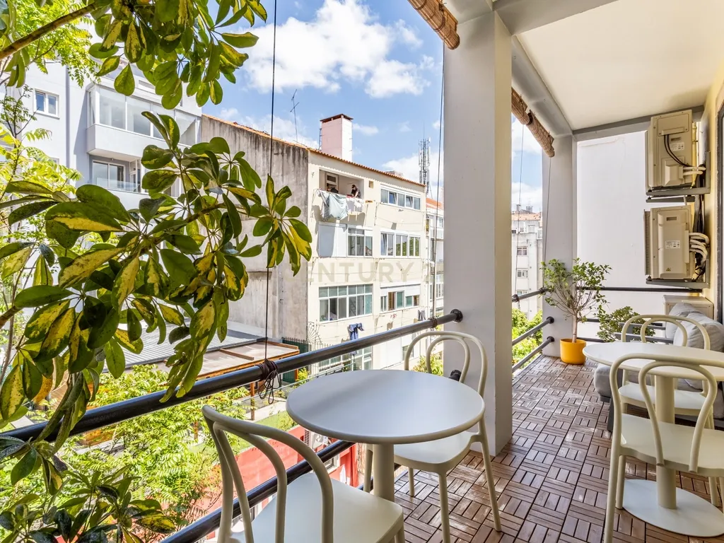 Apartamento T4 Renovado em Santo António, Lisboa — Onde a elegância se sente em cada detalhe - Image 31