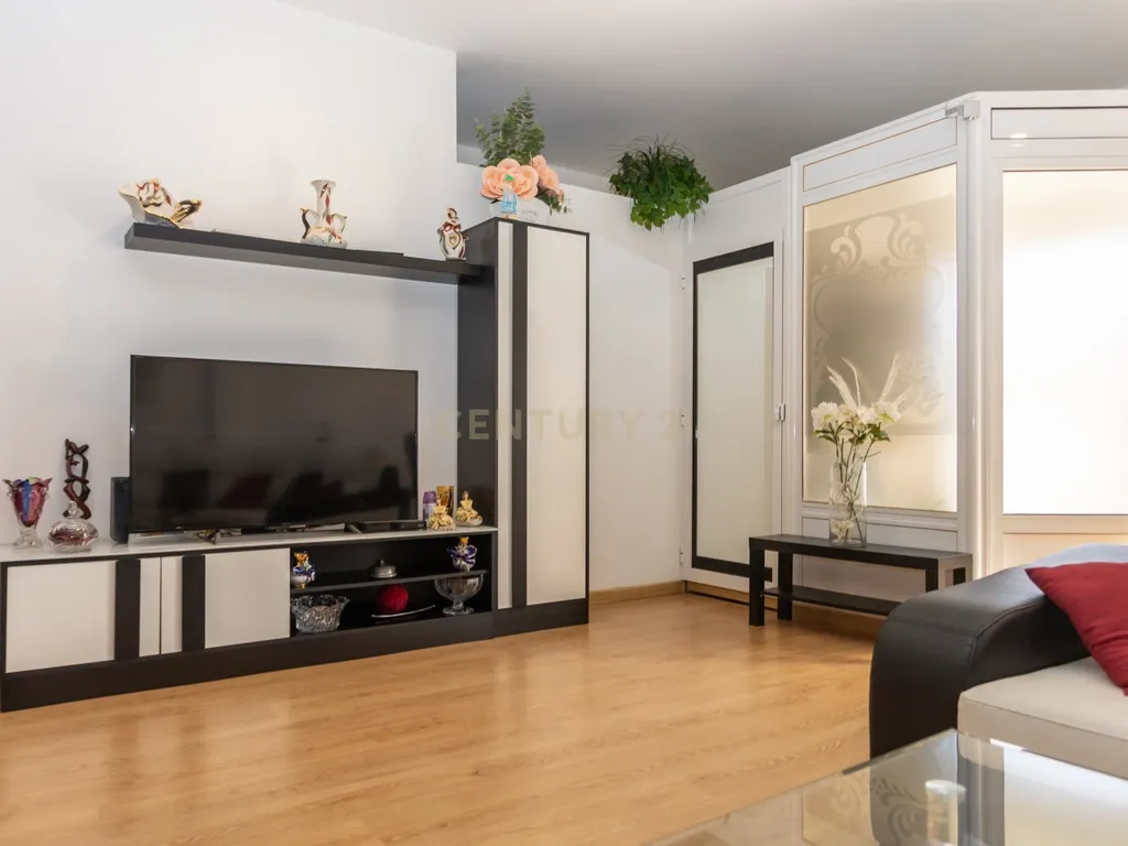 LOJA TRANSFORMADA EM AMPLO APARTAMENTO T1 REMODELADO EM PAIO PIRES - Image 7