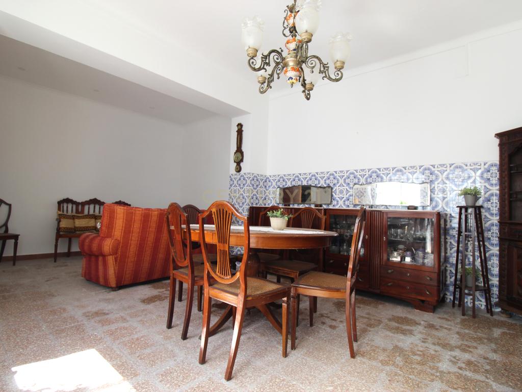 Moradia tradicional, 184 m2, em primeira linha de Santa Luzia. - Image 9