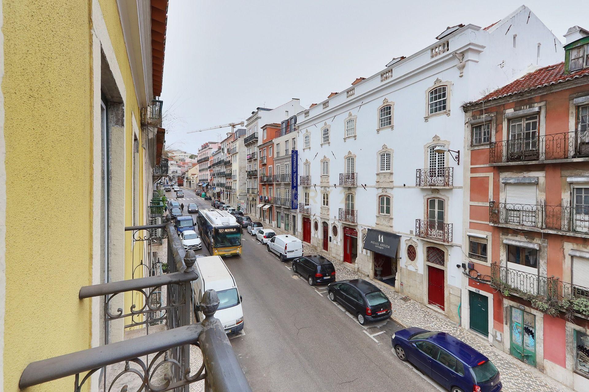 T1+1 Duplex na Rua de São Bento - Image 16