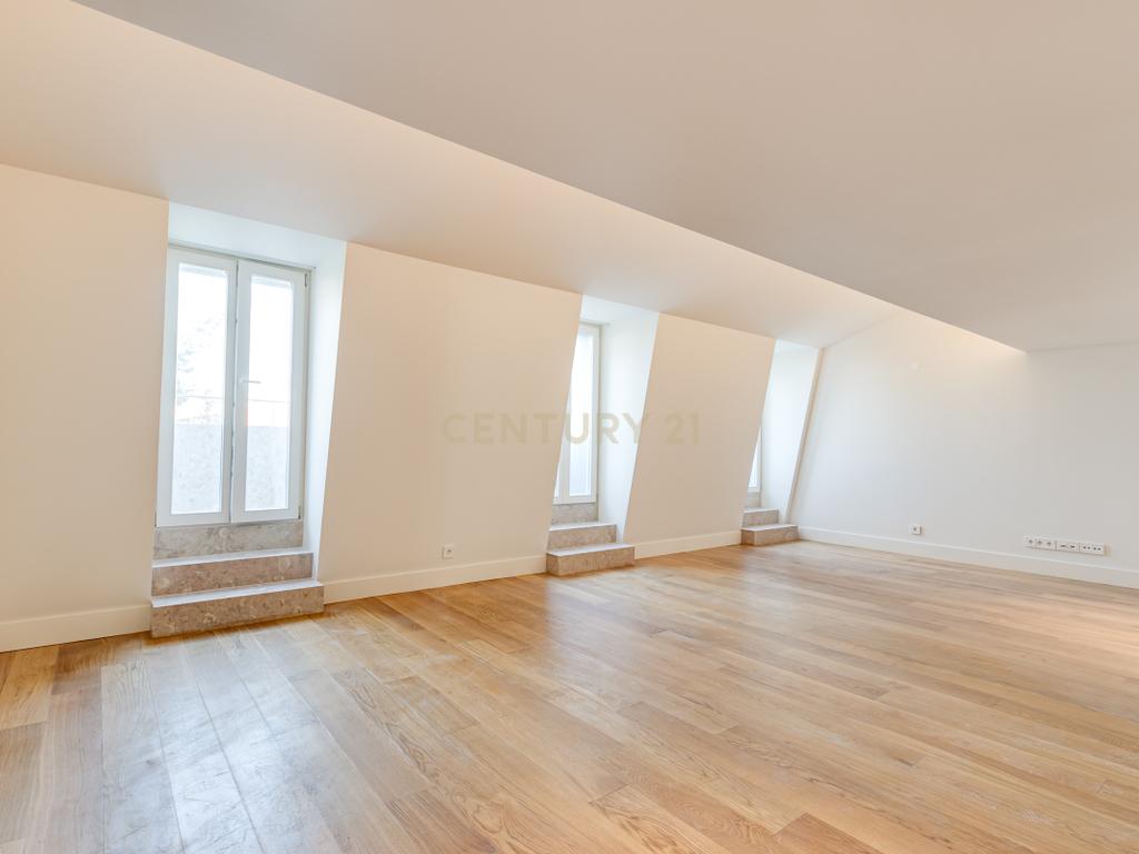 Apartamento T2+1 inserido no emblemático Edifício "Alegria 25". - Image 8