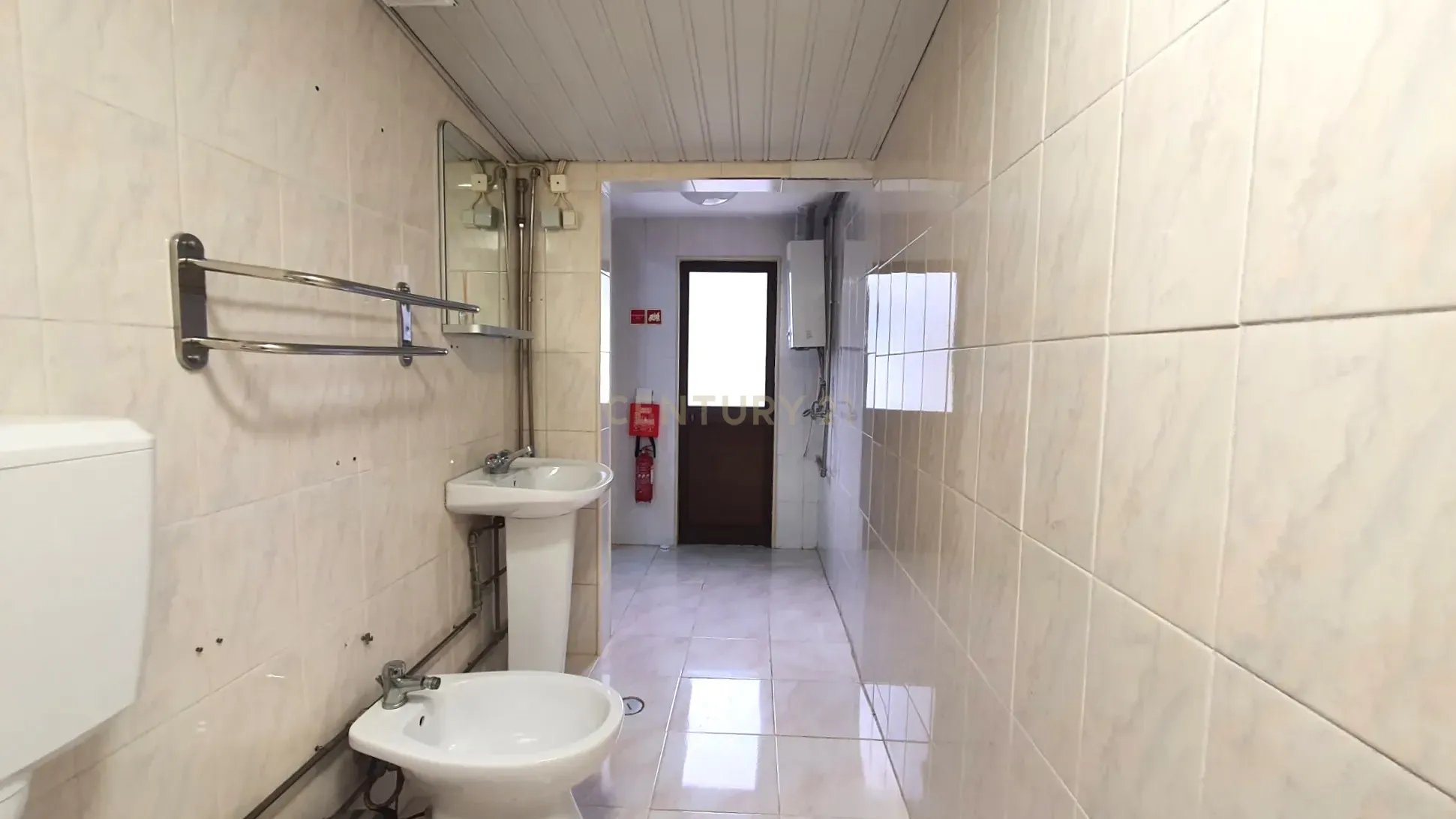 Moradia Térrea nas Quintinhas inserida num lote de 264m2 - Charneca Caparica - Image 14