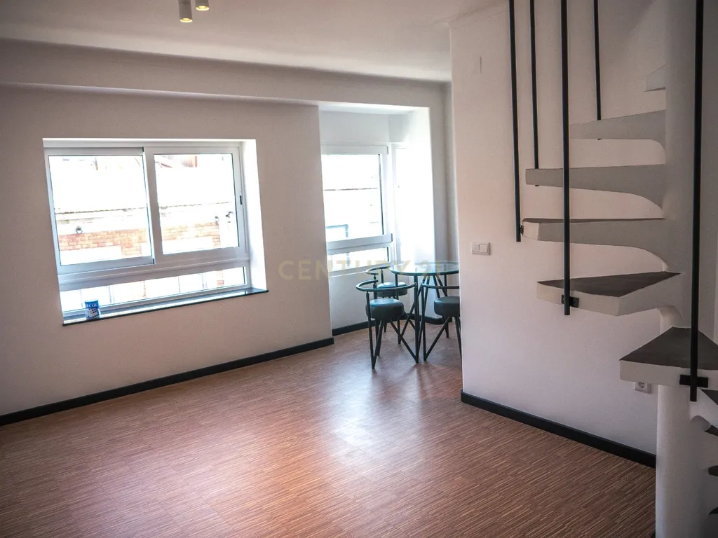 Apartamento T0 +1 Duplex em Miguel Bombarda | Centro do Porto - Image 10