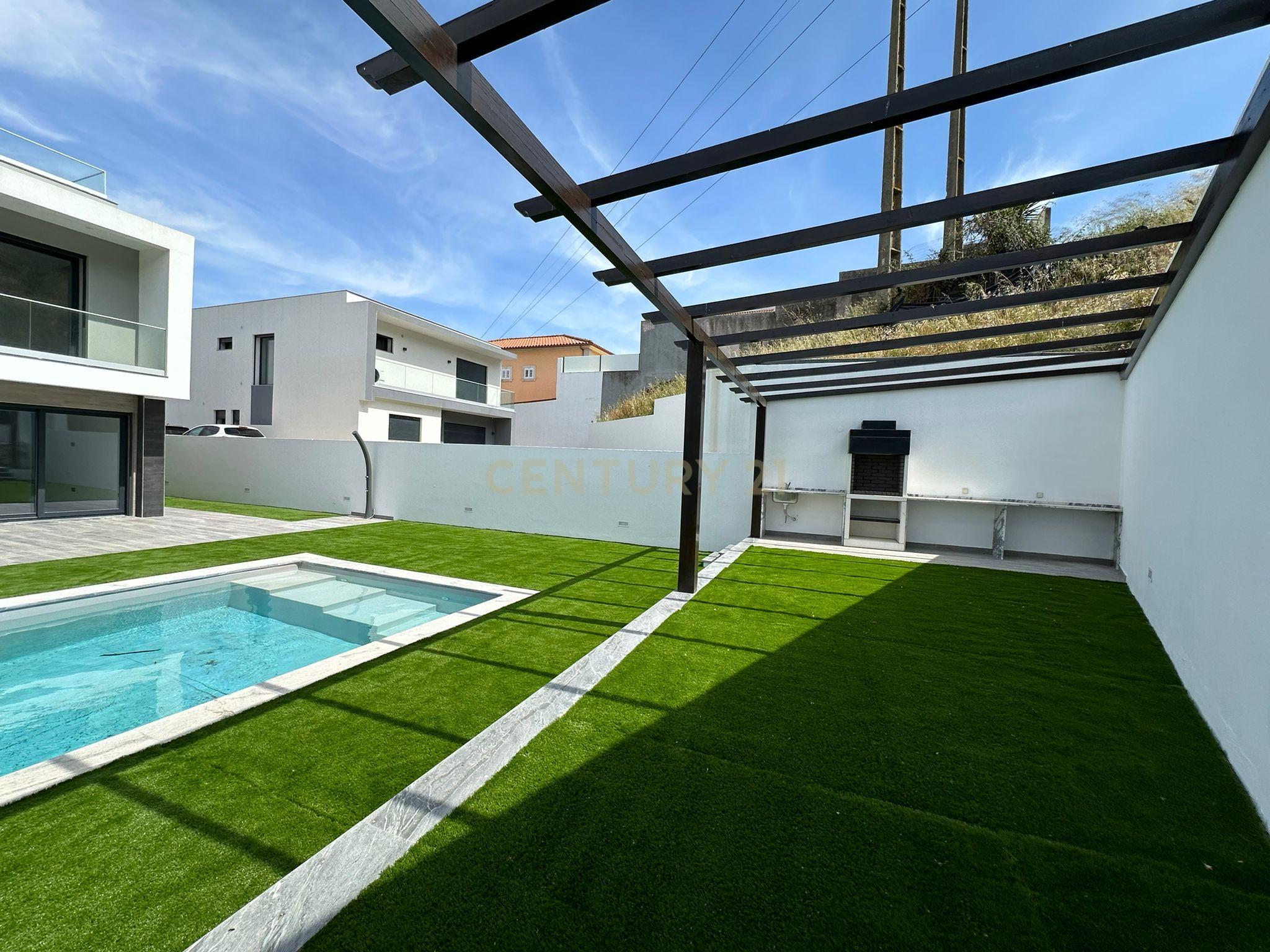 Moradia T5 de luxo com Piscina em Famões - Odivelas - Image 19