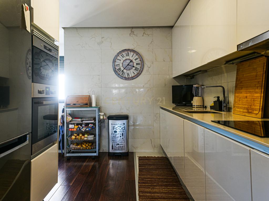 Penthouse | T4+1 | Terraço com Churrasco | Box | Infantado - Image 8