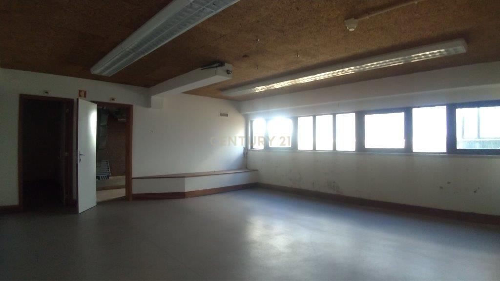 Prédio destinado a Comércio e Serviços - Vila Real - Image 6