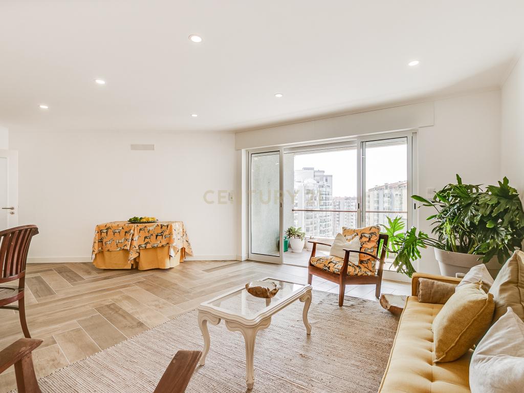 Apartamento T4 com 3 Suites, em zona Prime de Algés - Image 5
