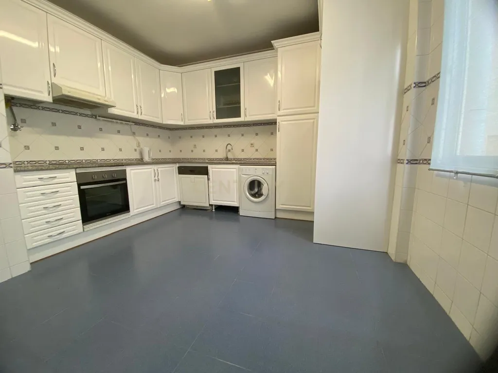 Apartamento T2 para Arrendamento - Image 1