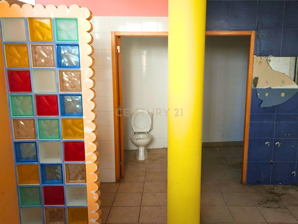 Loja Algés com 330 m2 - Image 27