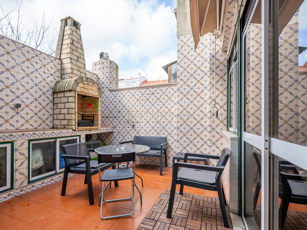 APARTAMENTO T2+1 COM TERRAÇO EM CAMPO DE OURIQUE - Image 5