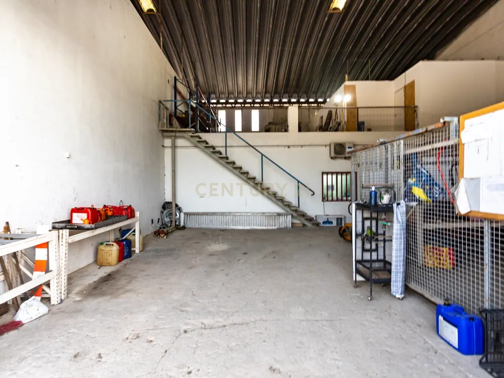 Moradia/Armazém em lote de 10280m2 em Alcochete - Image 33