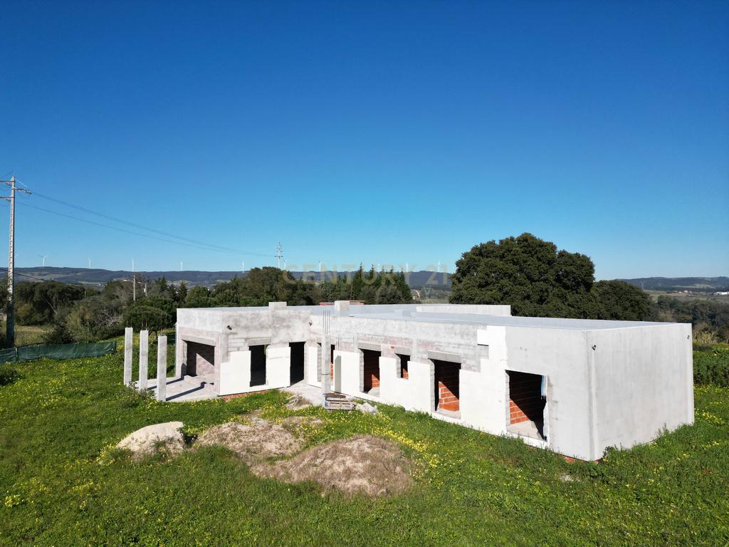 Um Projeto Completo: Adquira Duas Propriedades com Potencial Incrível em Alenquer - Image 3