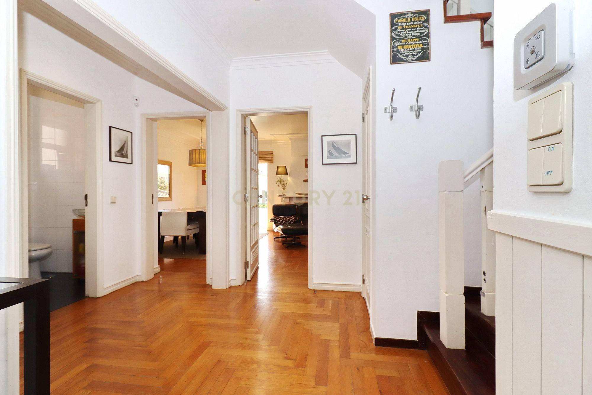 Moradia de Charme em zona residencial Prime, em Santo Amaro de Oeiras - Image 7