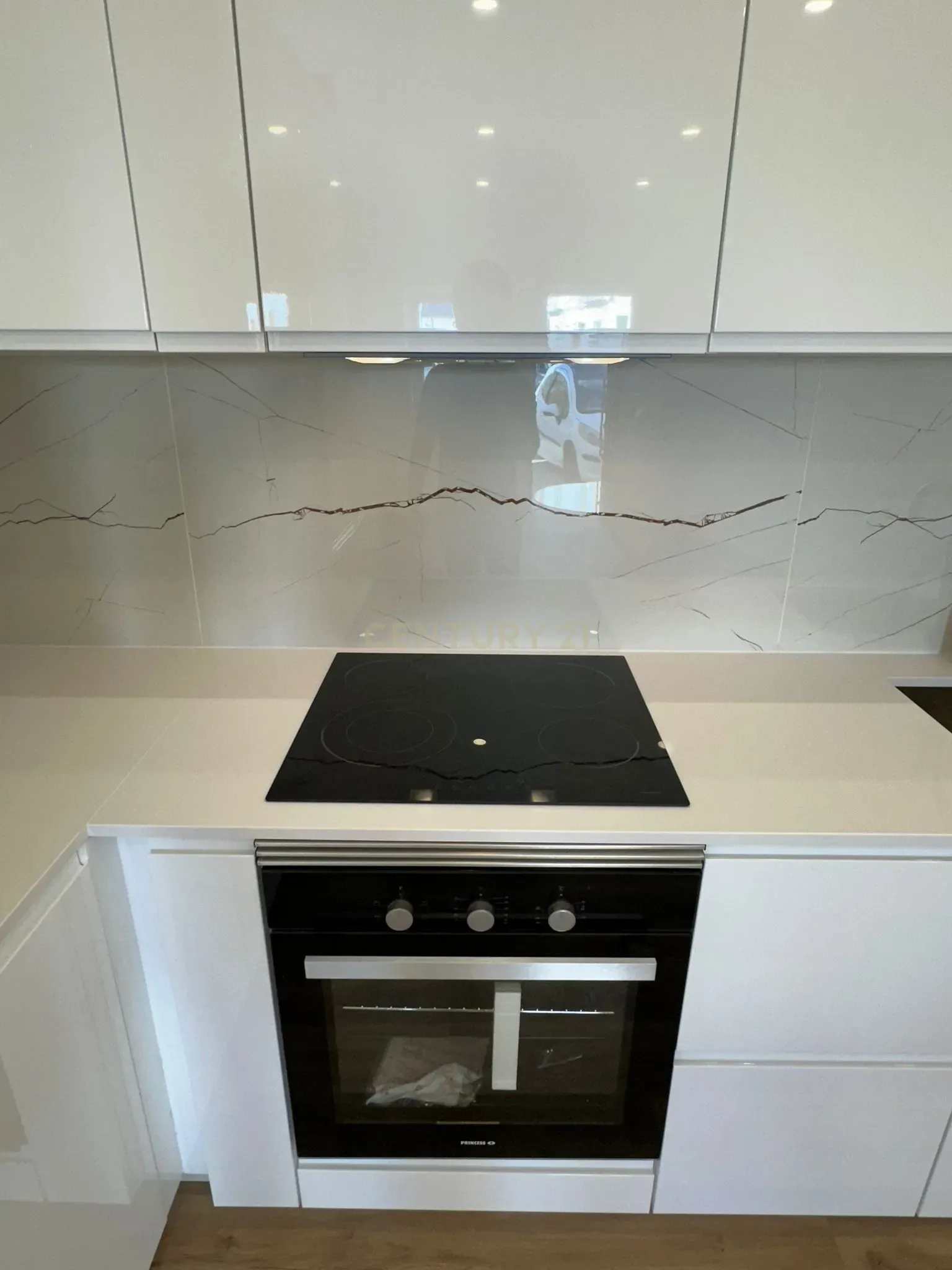 Moradia T1 Renovada com Acabamentos de Alta Qualidade em Montes de Alvor - Image 6