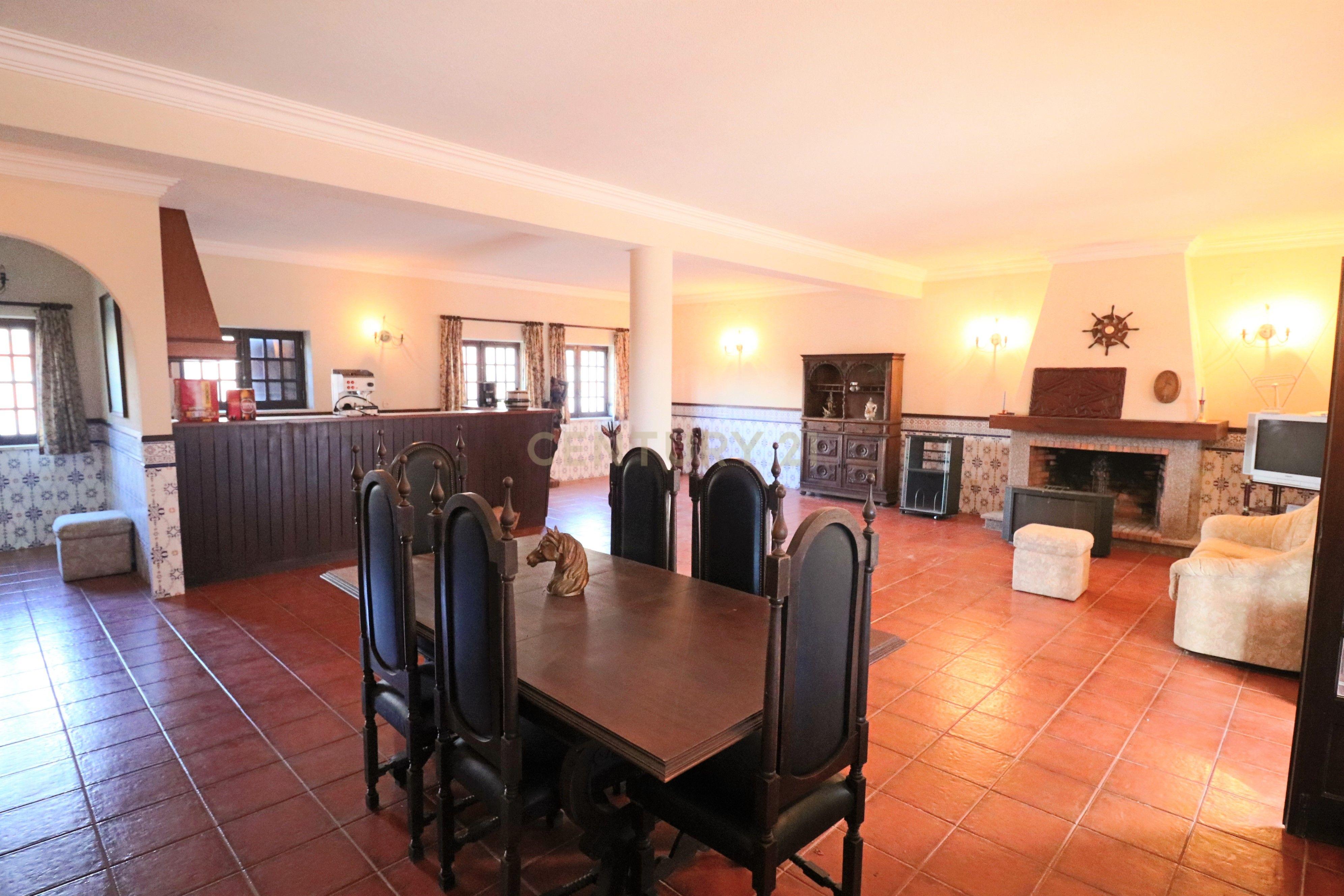 Fantástica Quintinha com 3 Casas de Habitação - Image 2