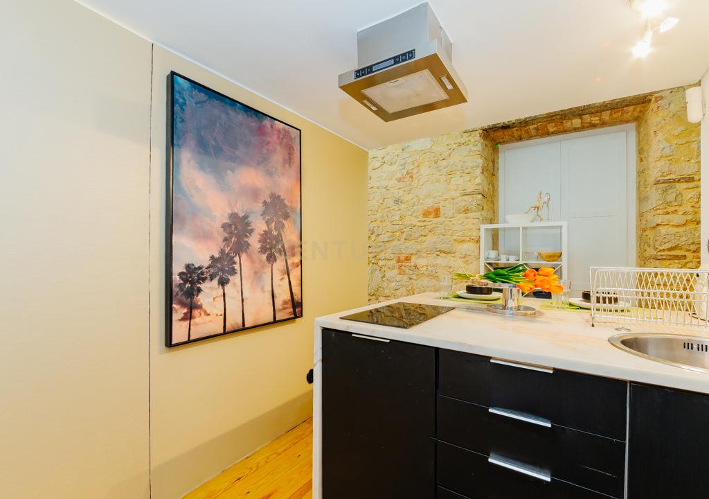 Apartamento T1 cheio Charme na Infante Santo – Conforto e Modernidade - Image 9