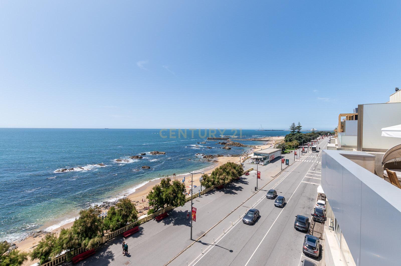 Apartamento T2 à venda na Avenida Brasil com vista Mar - Image 16