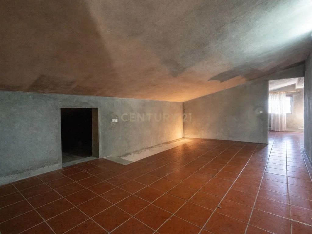 OPORTUNIDADE ÚNICA NA LOUSÃ – MORADIA COM GRANDE POTENCIAL (habitação e comércio) - Image 38