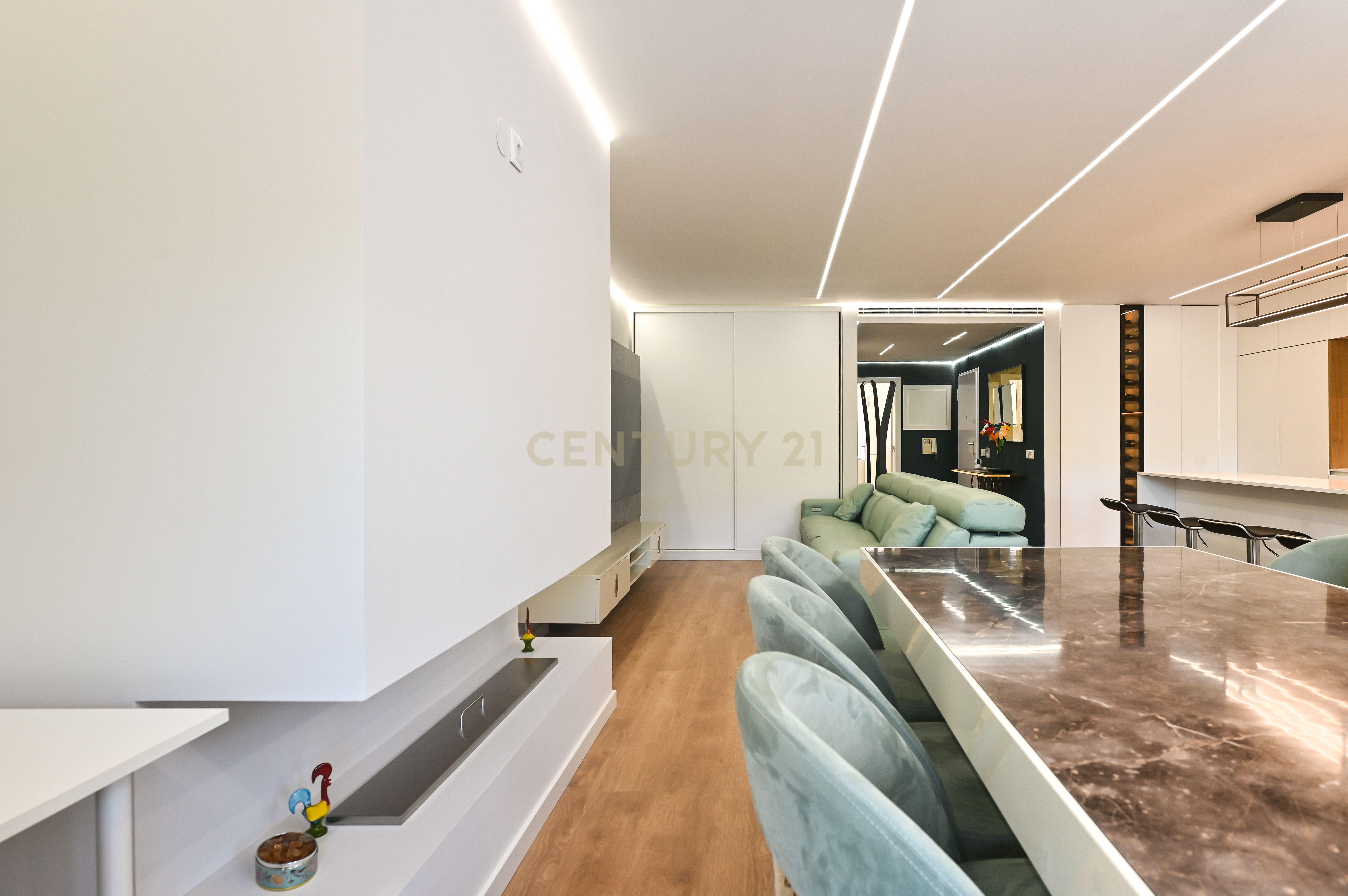 Fotografia 3 de Apartamento Renovado em Cascais com Terraço e Garagem