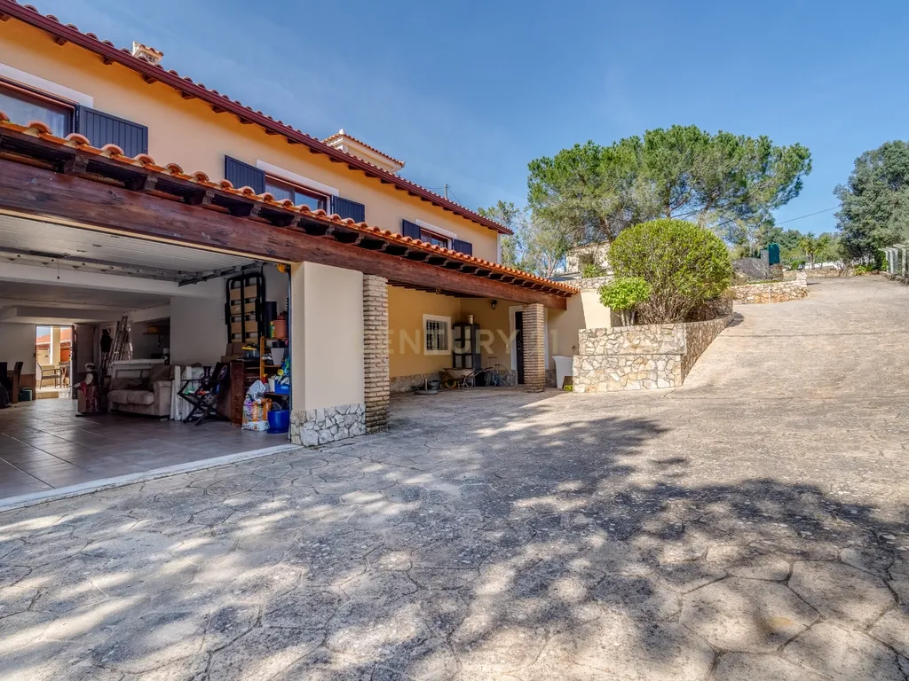 ESPETACULAR MORADIA COM PISCINA, GARAGEM, JARDIM E TERRENO - Image 52