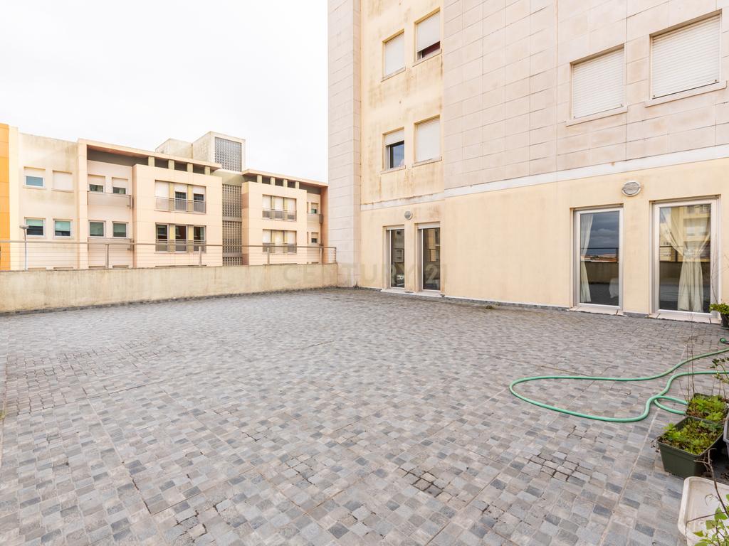 Apartamento T3 com 2 Terraços Gigantes e Vista Rio – A 10 min de Lisboa - Image 8