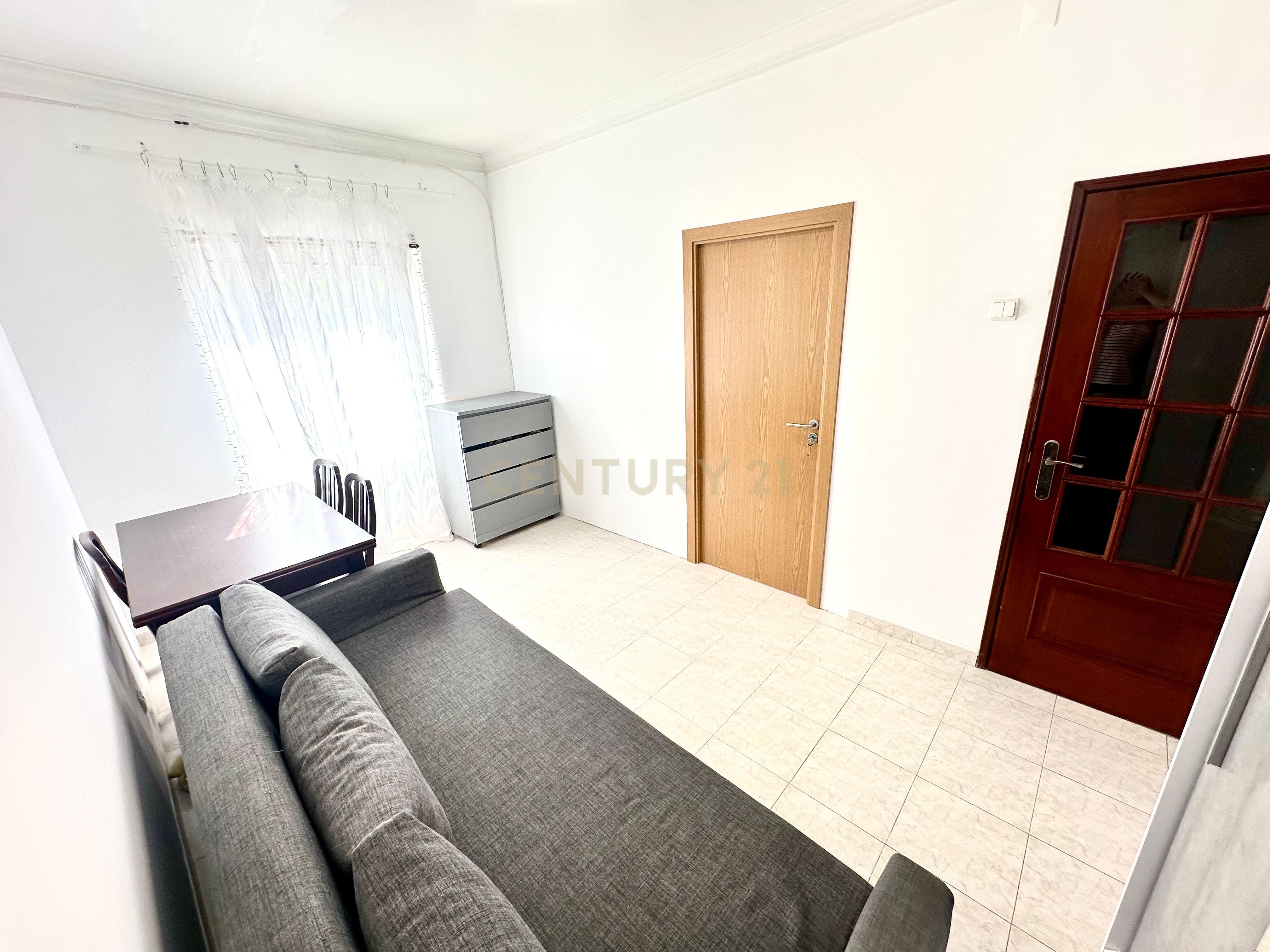 Fotografia 4 de Apartamento T2 em Mina de Água, Amadora
