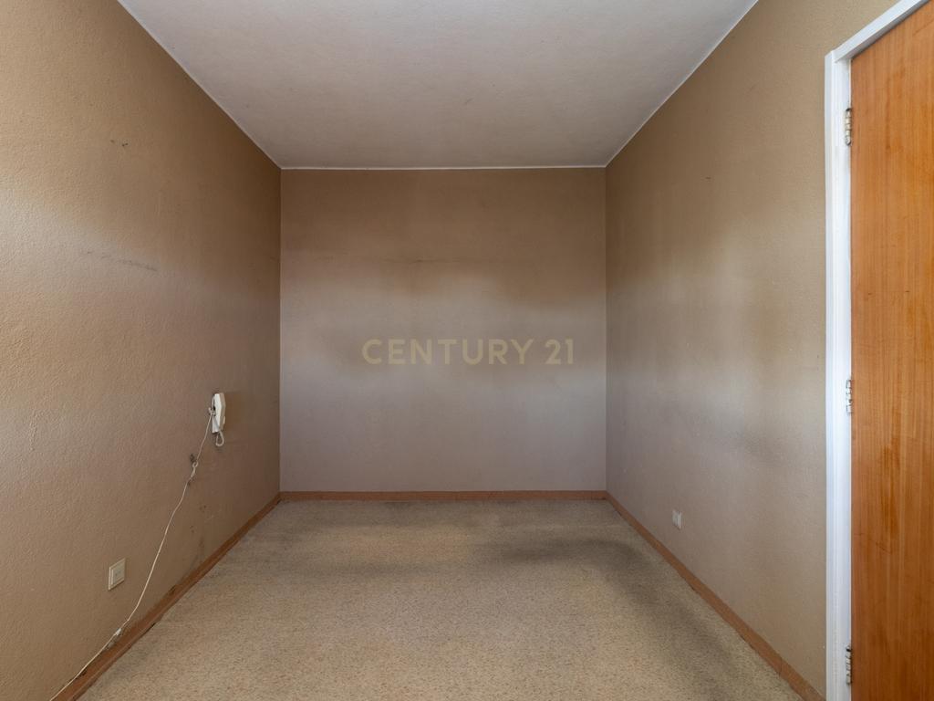 T3 com 73m² | 4º andar com elevador | Para remodelar em Lisboa - Image 17