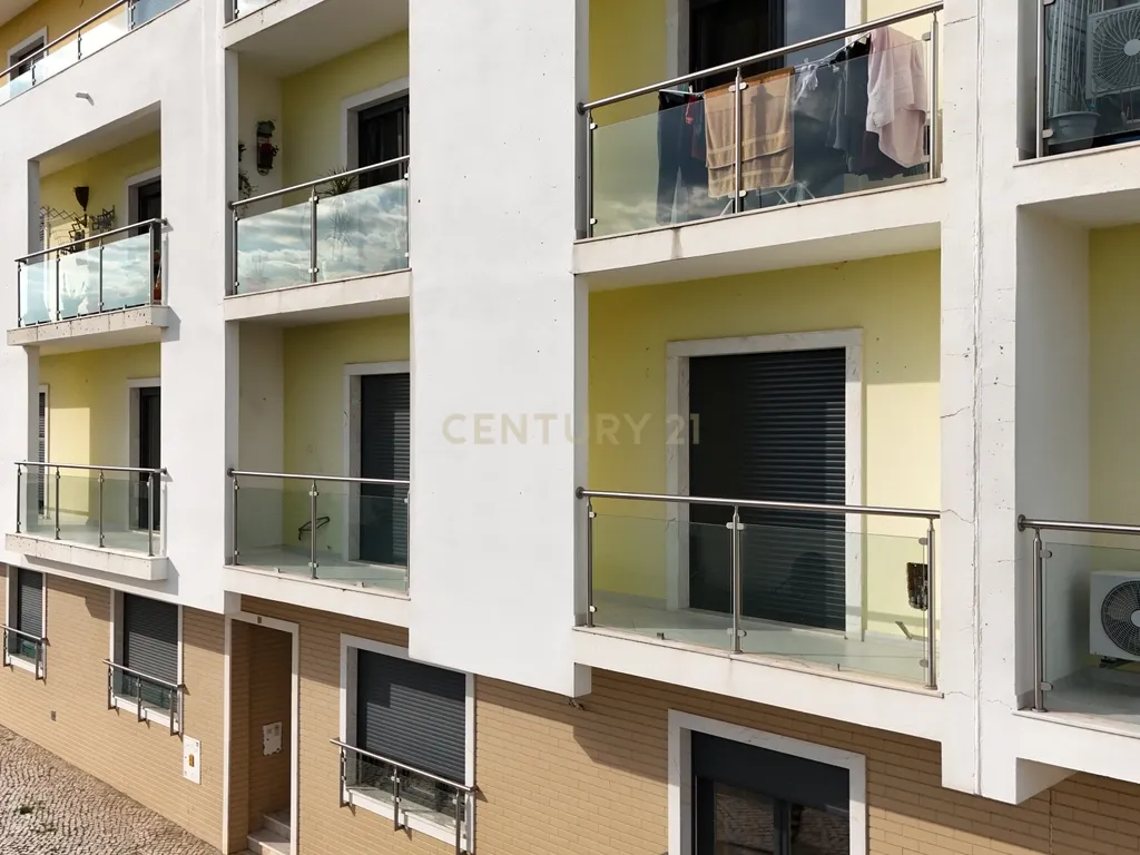 Apartamento T3 com Duas Varandas e Arrecadação, no Pinhal Novo - Image 28