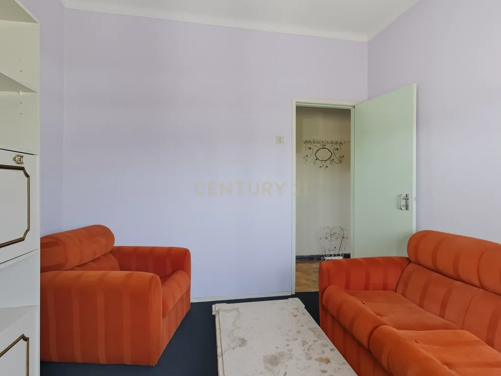 Moradia Bi-familiar com terreno de 800m2 urbanos - Paredes, Alenquer - Image 14
