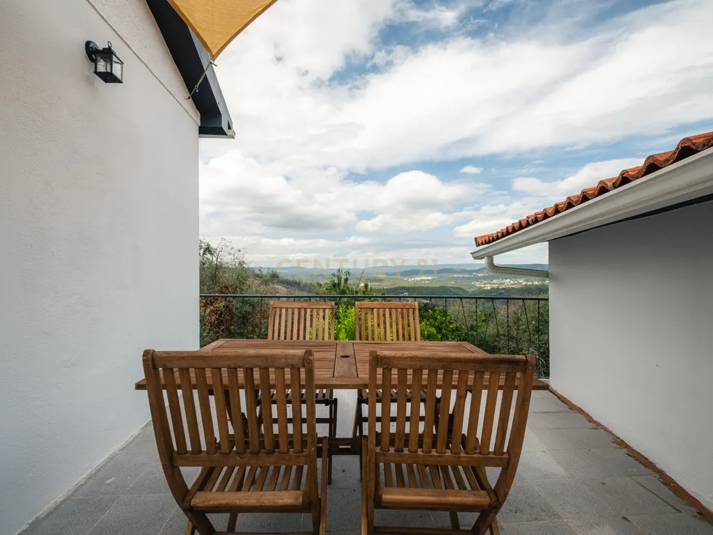 Moradia Renovada em Serpins, Lousã com 3 Casas de Banho - Image 2