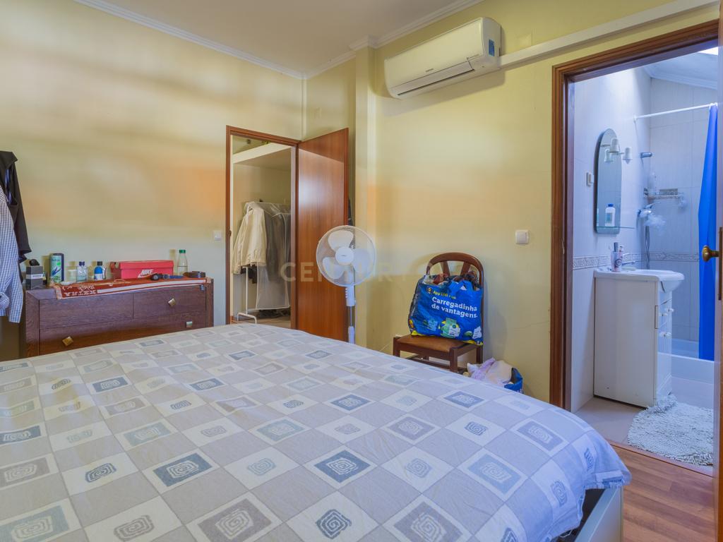 Apartamento Remodelado em Corroios, Seixal T3 + 3, garagem e Terraço - Image 39