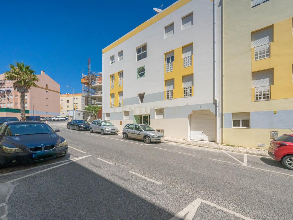 Apartamento T2, com Parqueamento e Arrecadação, em Caneças - Image 27
