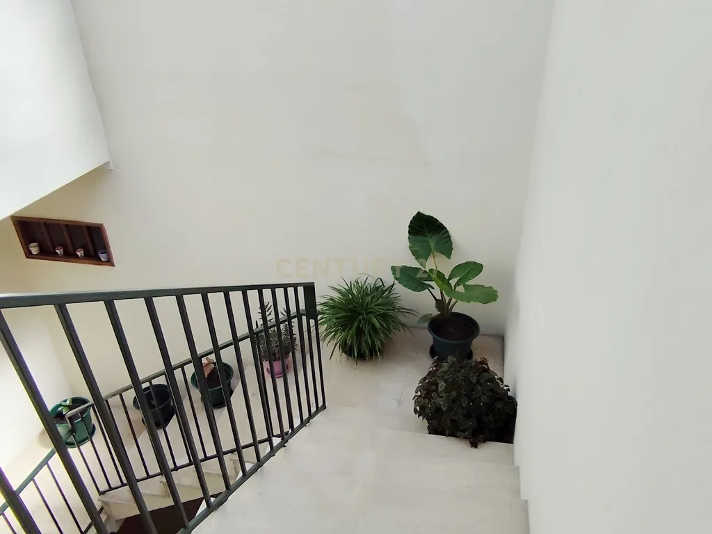 Oportunidade Única, Sótão de 84m² para Recuperação - Image 12