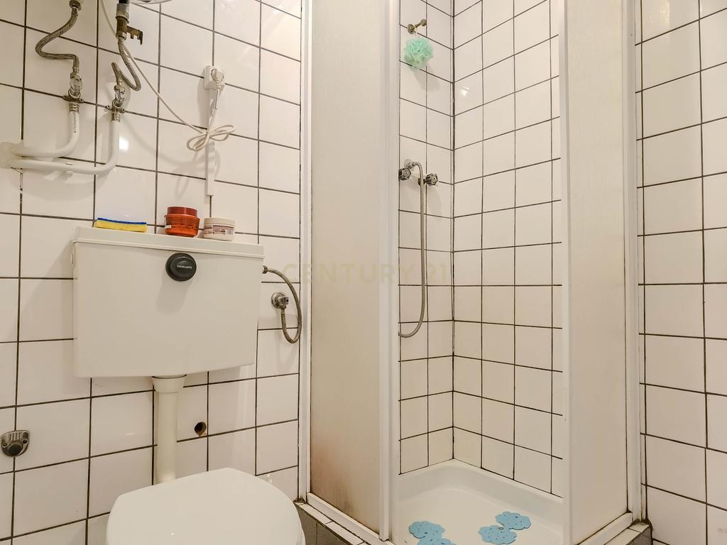 Moradia T2 com 70 m² localizada em Foz Côa, no Largo do Rossio, em pleno Alto Douro Vinhateiro. - Image 23