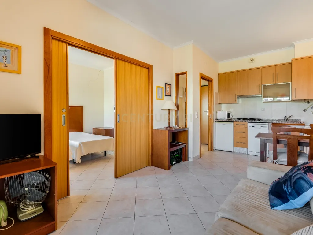 OPORTUNIDADE UNICA EM ALCANTARILHA - APARTAMENTO PARA VIVER OU RENTABILIZAR, PERTO DE TODOS OS SERVIÇOS E COMODIDADES - Image 5