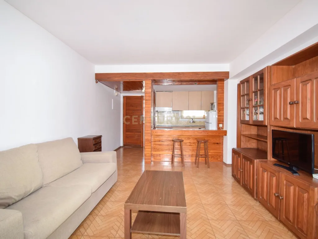 Apartamento T1 com Vista Mar em Carcavelos - Image 1