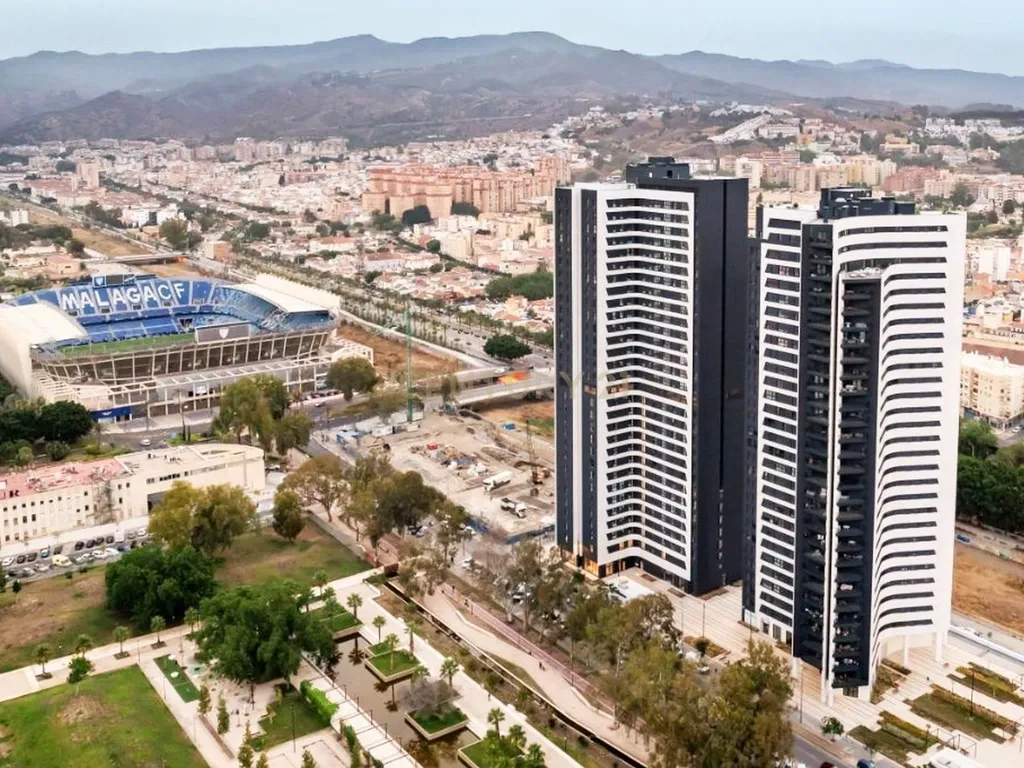 ESPECTACULAR APARTAMENTO PARA VENDA NO ARRANHA-CÉUS DE MALAGA! - Image 23