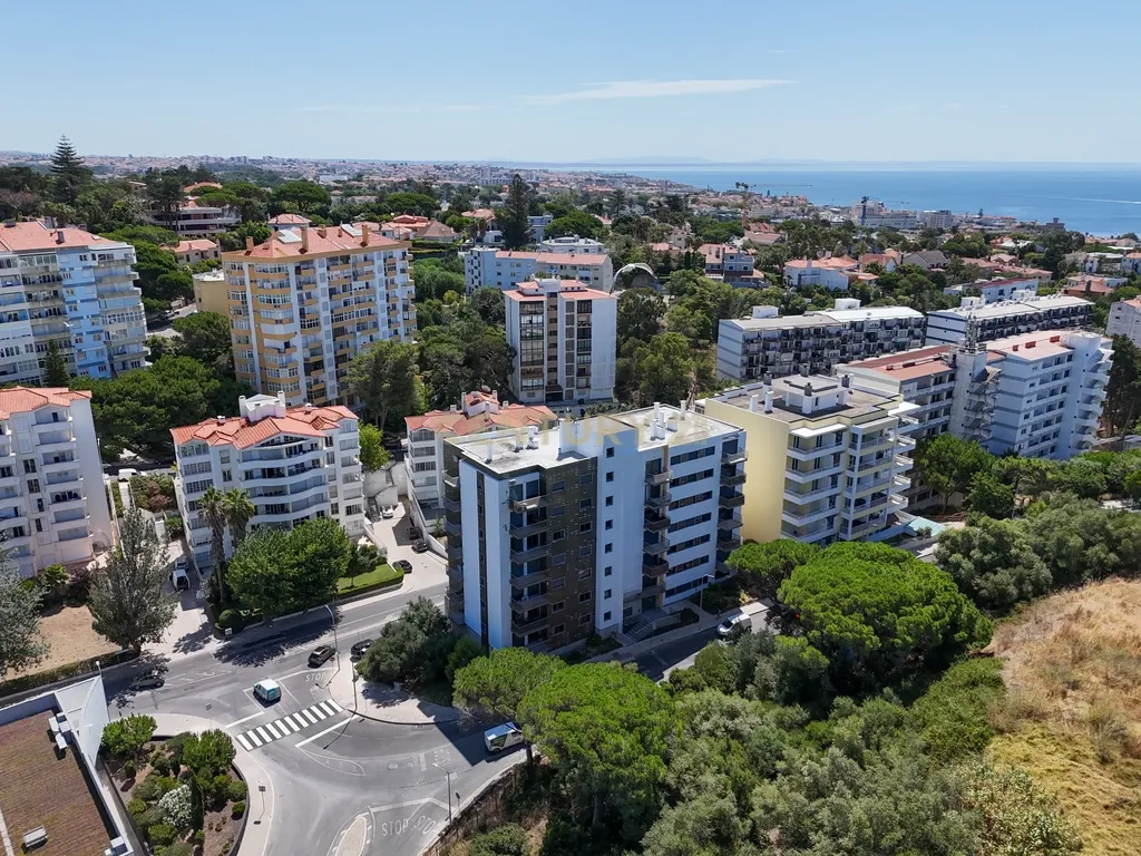 Elegante Apartamento T3 no Estoril com Box Fechada para 3 carros a poucos metros da praia - Image 41