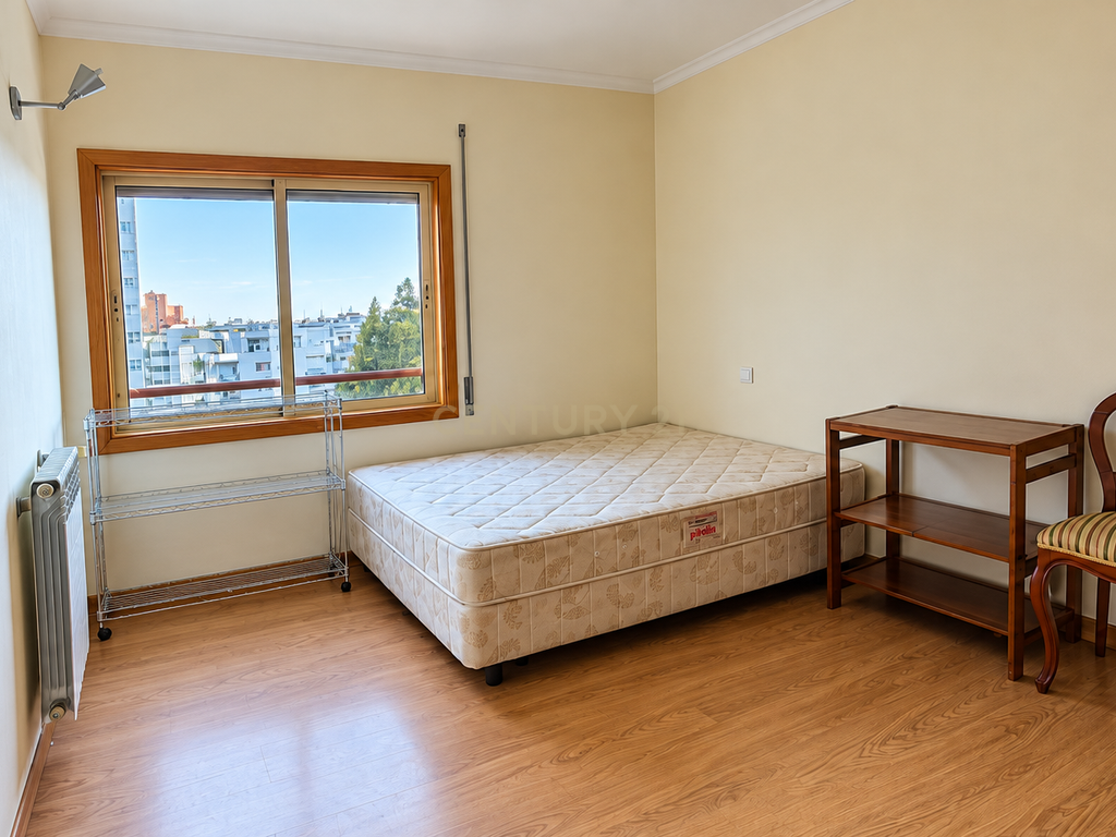 T2 com garagem e varanda | Costa Cabral, Porto - Image 11