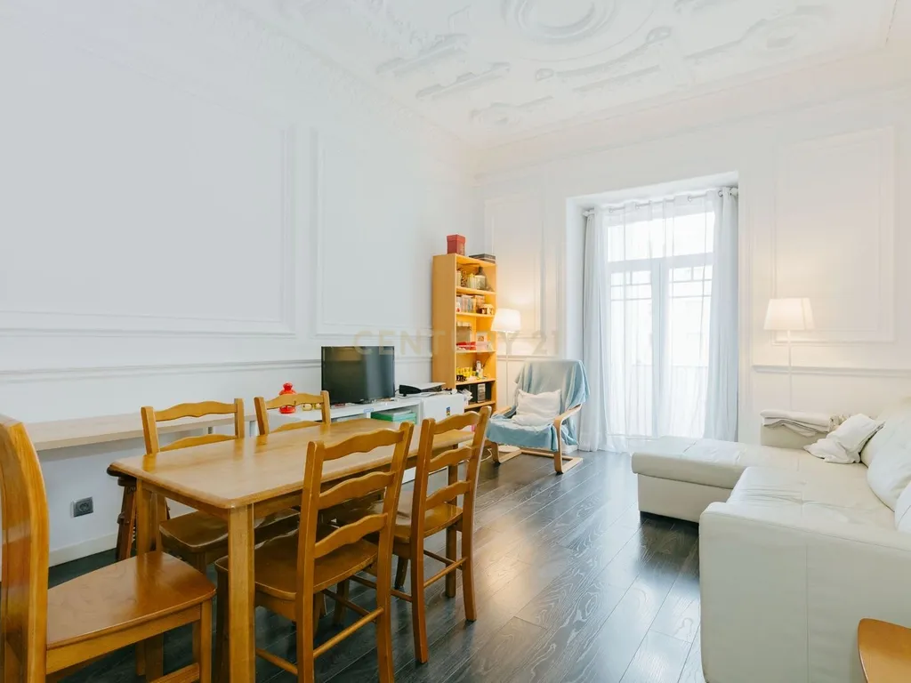 Apartamento Renovado em Avenidas Novas, Lisboa - Image 11