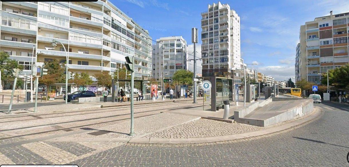 Fotografia 7 de Venda ou Arrendamento - Espaço para clínica | escritórios | convertível em Habitação - Praça Gil Vicente Almada