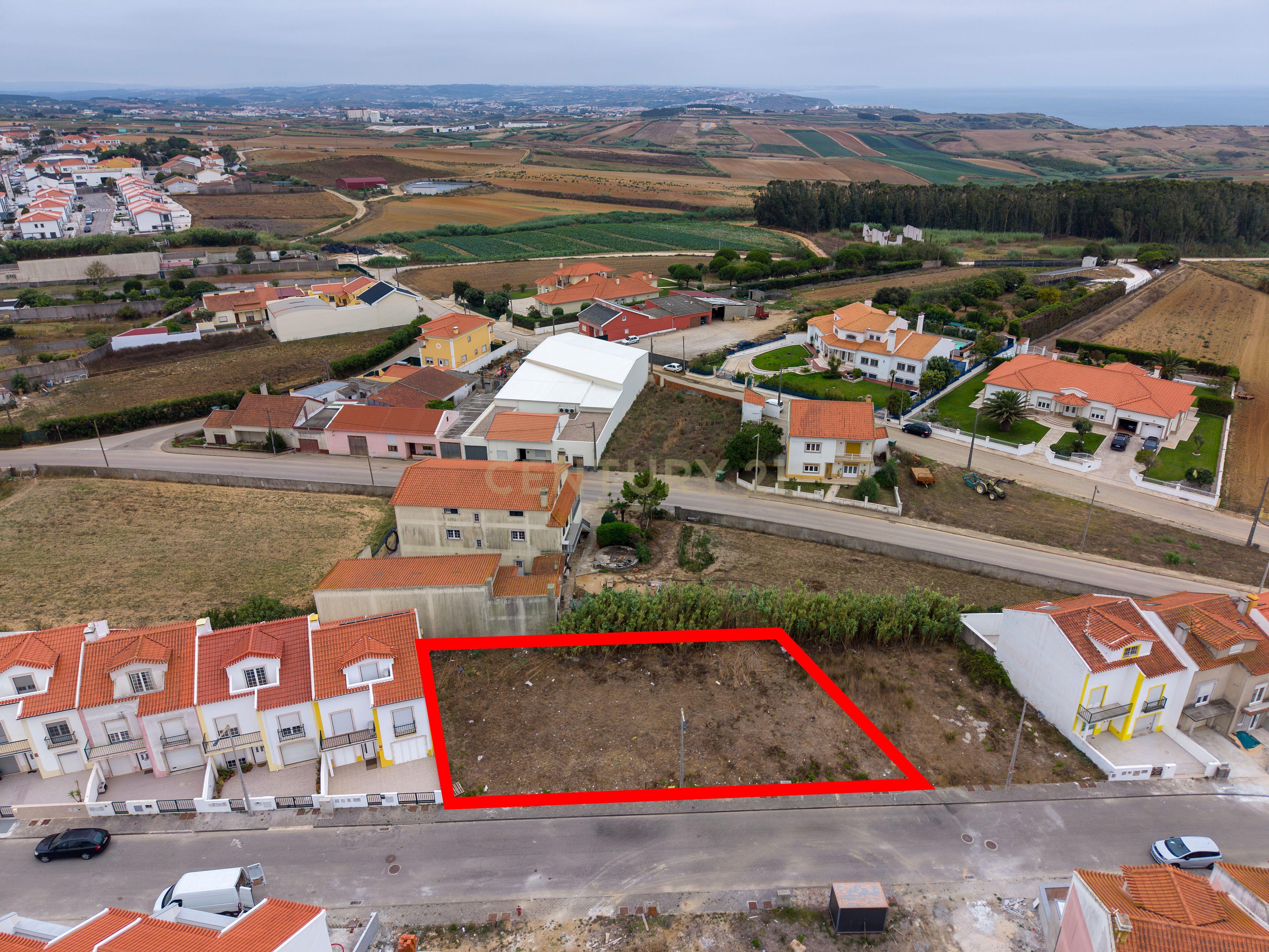 Fotografia 3 de 4 Lotes para Moradias em Banda (Projeto pré-aprovado) | Excelente Investimento junto às Praias de Peniche  Oportunidade de investimento no Alto do Veríssimo – Atouguia da Baleia!