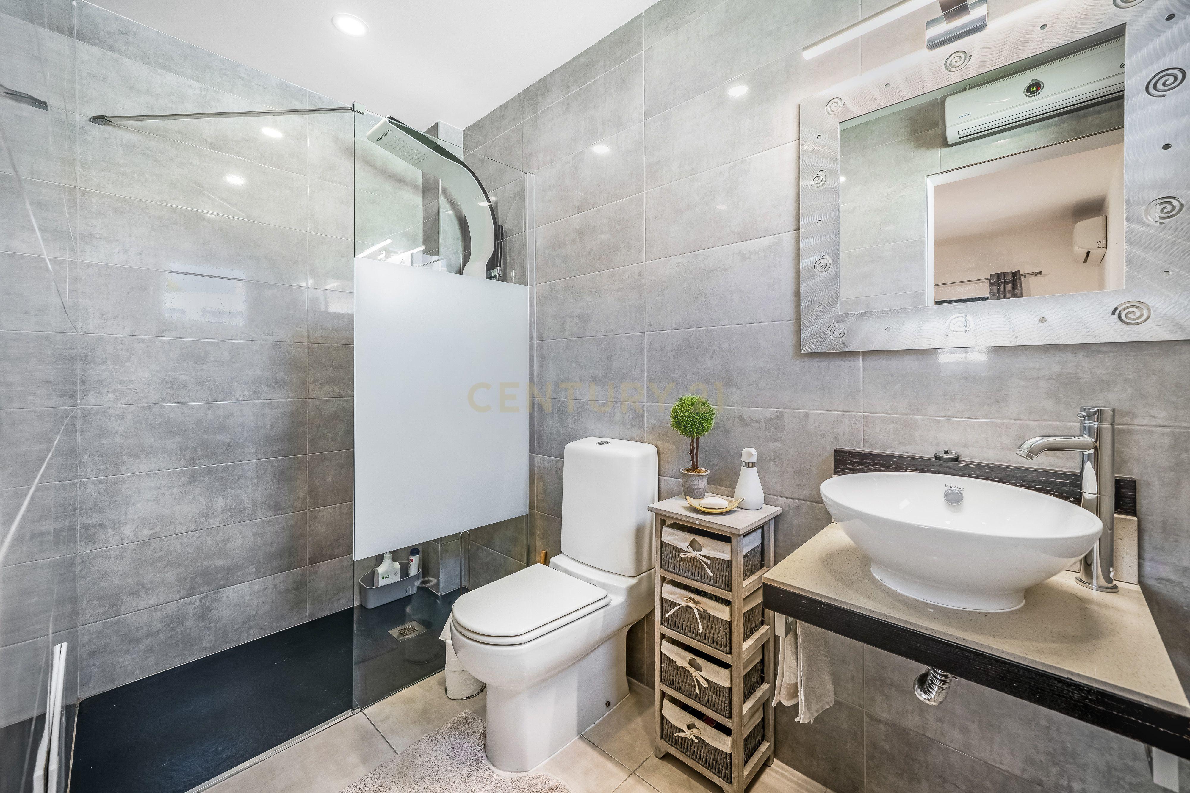 Fotografia 12 de Moradia de Canto T2+2 com jardim em Condomínio Privado com Piscina – Ferreiras, Albufeira