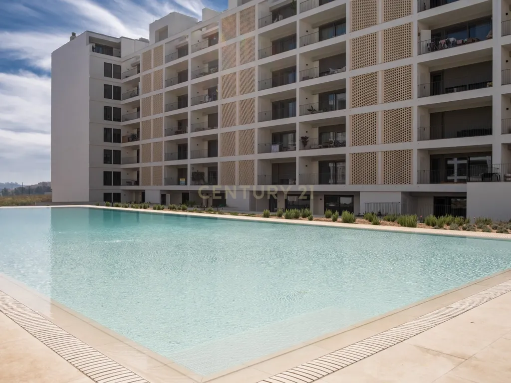 T4 Novo ELOU JARDINS condomínio privado com piscina em Santo António dos Cavaleiros - Image 5