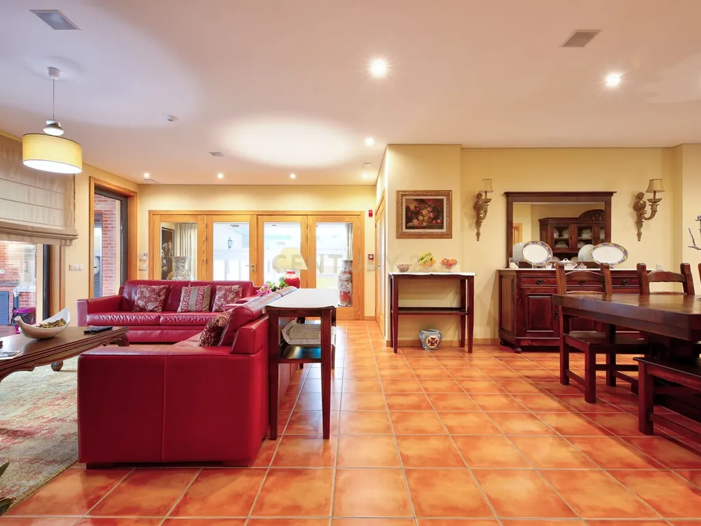 Propriedade T8 com Jardins, Lago e Potencial Alojamento - Localização Premium - Image 17