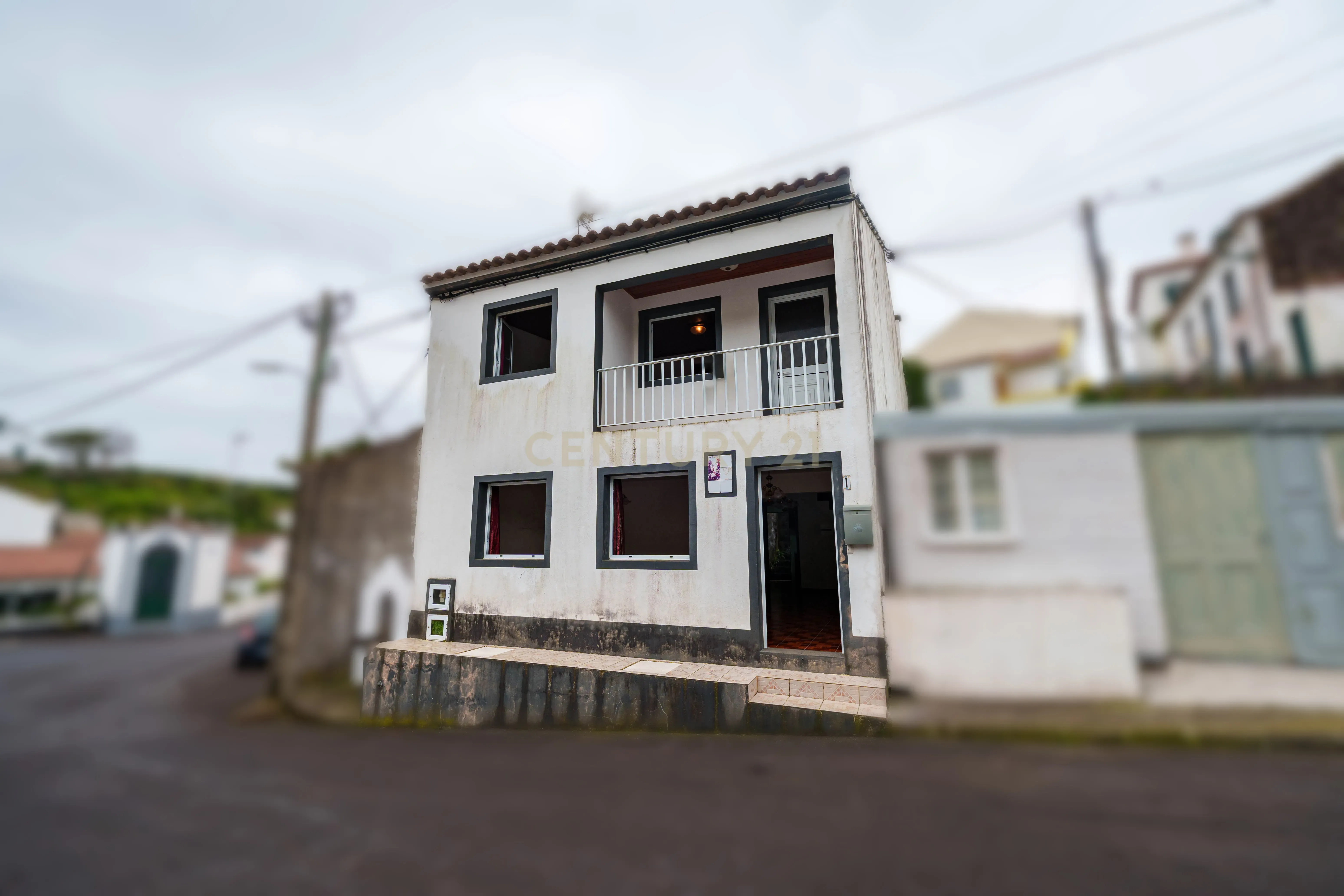 Fotografia 2 de Oportunidade Única: Moradia T2 no Centro da Vila do Nordeste 🔑🏠