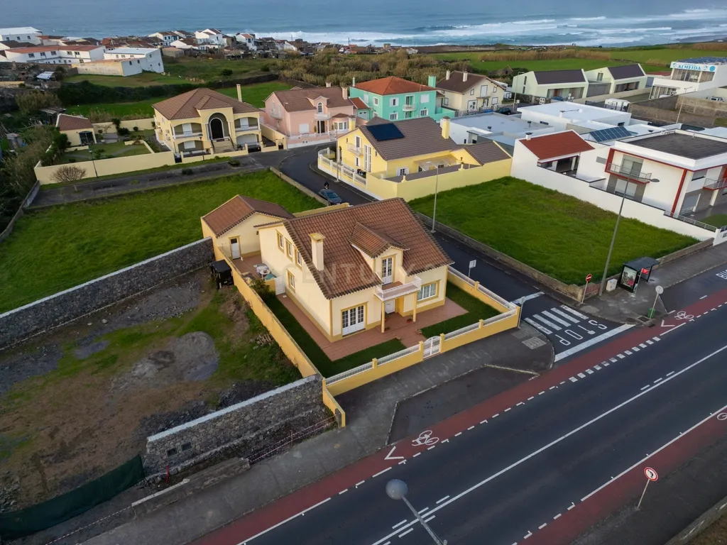 Moradia T4 na Ribeira Seca — Localização Privilegiada na Ribeira Grande - Image 4